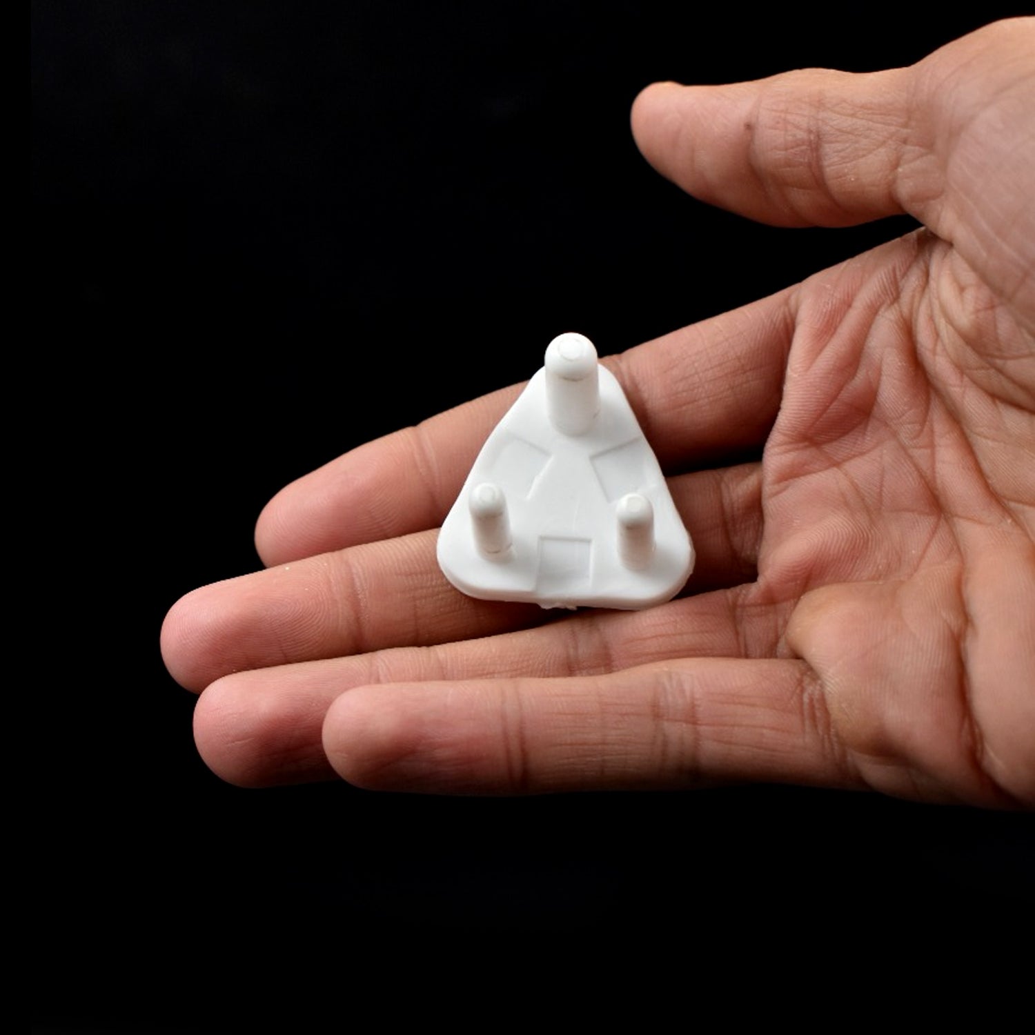 6135 Baby Safety Big Electrical Socket Cover Outlet Plug Protector (Pack Of 100pc) 6135 Baby Safety Big Electrical Socket Cover Outlet Plug Protector (Pack Of 100pc)